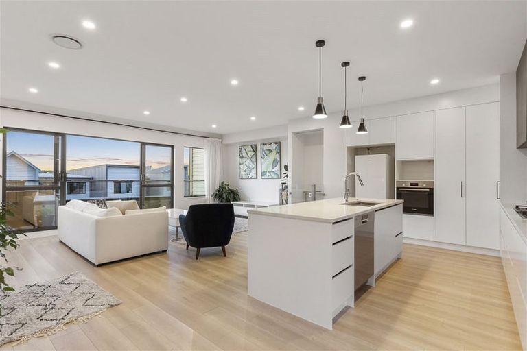 Photo of property in 4 Moki Place, Long Bay, Auckland, 0630