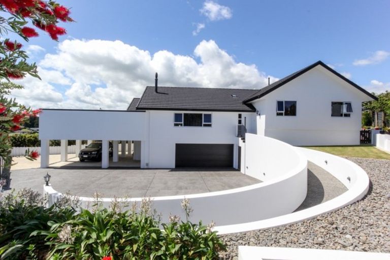 Photo of property in 7a Caledonia Place, Highlands Park, New Plymouth, 4312