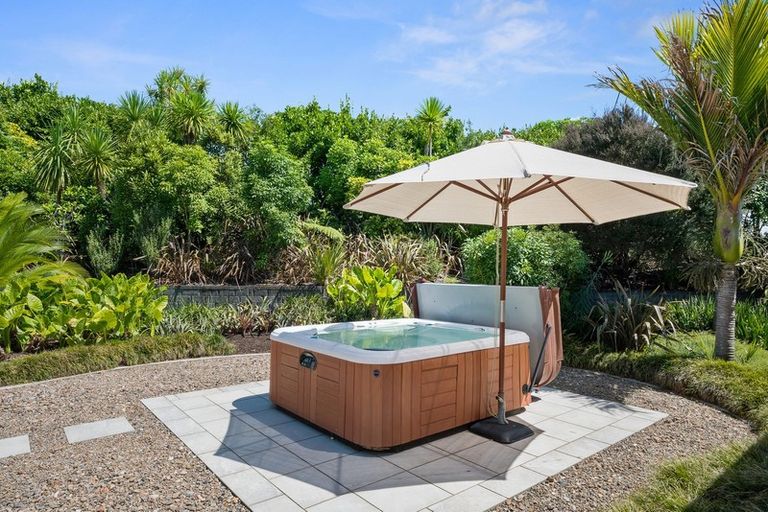 Photo of property in 109 Warman Road, Okura, Auckland, 0792