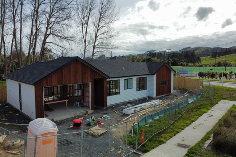 Photo of property in 2 Mahi Road, Helensville, 0800