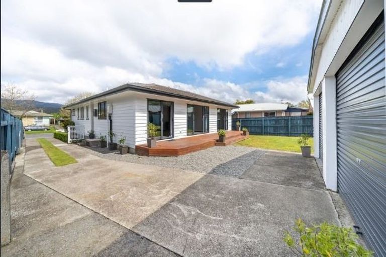 Photo of property in 198 California Drive, Totara Park, Upper Hutt, 5018