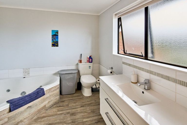 Photo of property in 12 Cullen Place, Tawa, Wellington, 5028