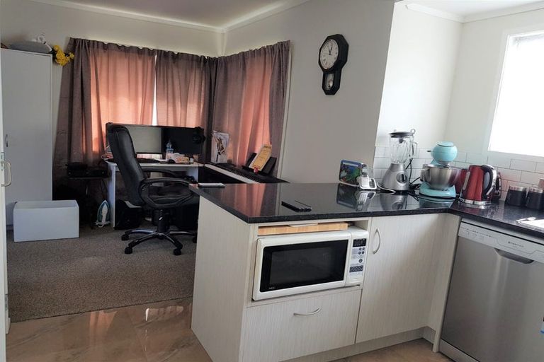 Photo of property in 1/19 Weetman Drive, Browns Bay, Auckland, 0630