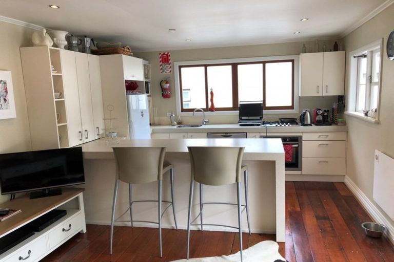 Photo of property in 19 Richmond Road, Brixton, New Plymouth, 4373