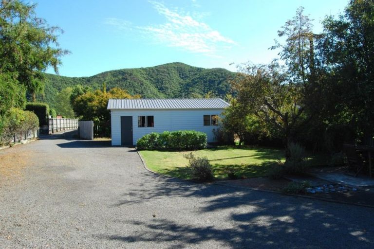 Photo of property in 250a Waikawa Road, Waikawa, Picton, 7220