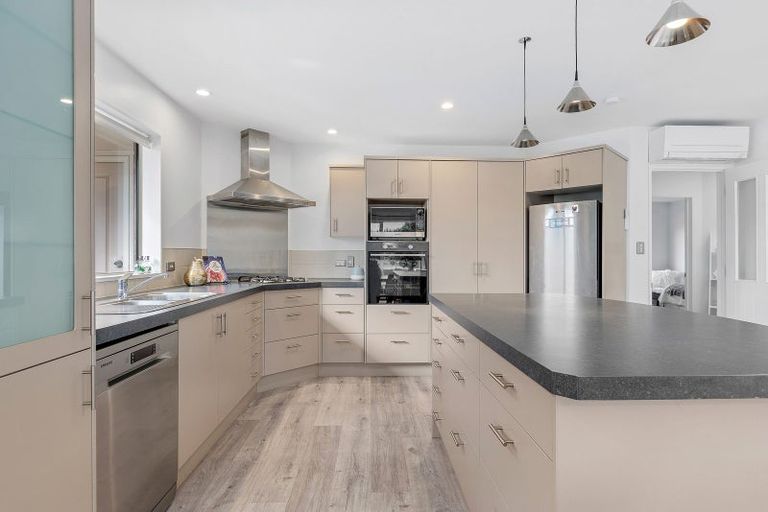 Photo of property in 7 Belgrove Place, Parklands, Christchurch, 8083