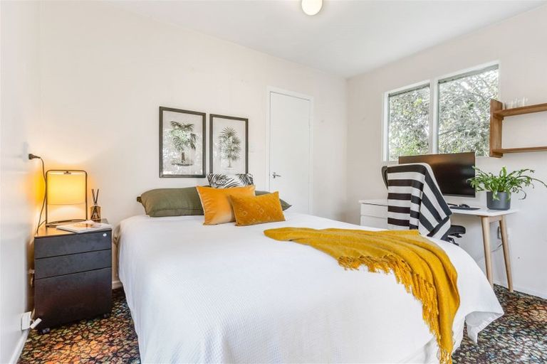 Photo of property in 15 Camelot Place, Glenfield, Auckland, 0629