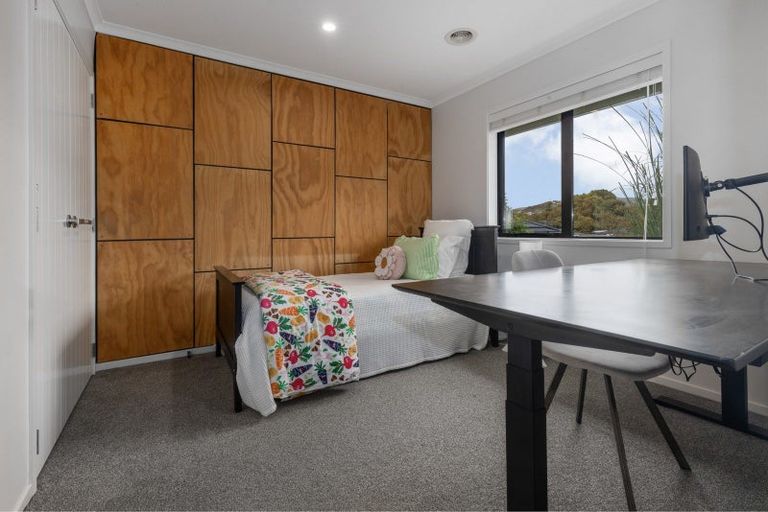 Photo of property in 28 Mooring Close, Whitby, Porirua, 5024