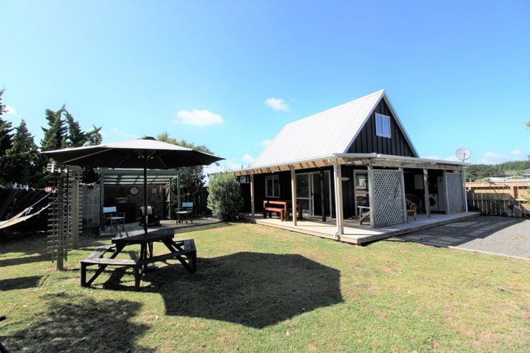 Photo of property in 10 Mack Street, Foxton Beach, Foxton, 4815