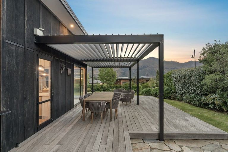 Photo of property in 1 Kirimoko Crescent, Wanaka, 9305