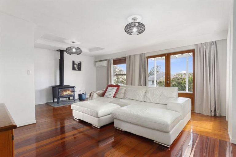 Photo of property in 82 Taikata Road, Te Atatu Peninsula, Auckland, 0610