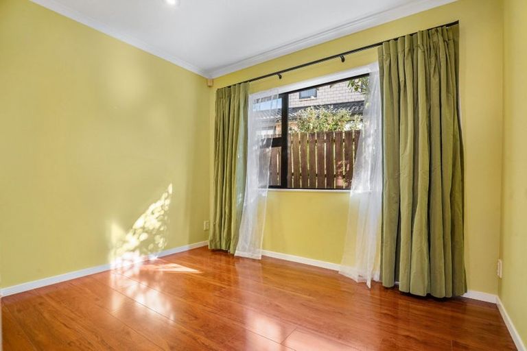 Photo of property in 103 Golf Road, New Lynn, Auckland, 0600