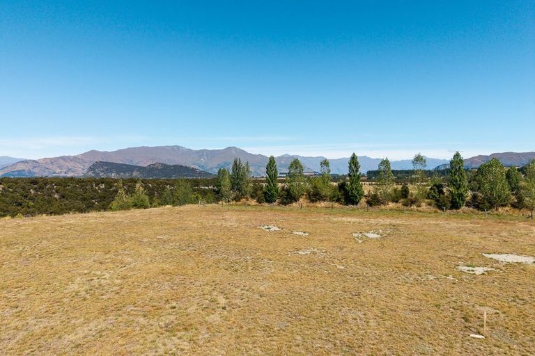 Photo of property in 124 Horseshoe Bend Drive, Albert Town, Wanaka, 9382