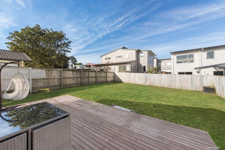 Photo of property in 35a Awaroa Road, Sunnyvale, Auckland, 0612