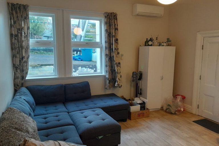 Photo of property in 48-50 Porritt Avenue, Mount Victoria, Wellington, 6011