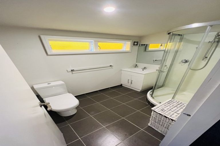 Photo of property in 50 Lauderdale Road, Birkdale, Auckland, 0626