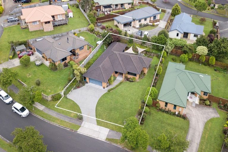 Photo of property in 16 Dorchester Place, Nawton, Hamilton, 3200