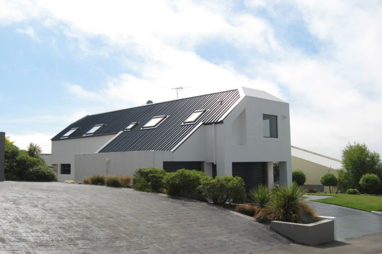 Photo of property in 7 Dunkeld Lane, Redcliffs, Christchurch, 8081