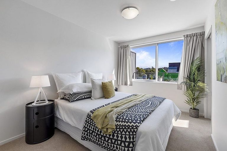 Photo of property in Bay Palms Apartments, 11/30e Bute Road, Browns Bay, Auckland, 0630