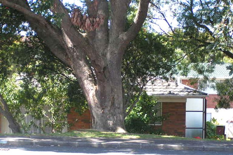 Photo of property in 2/205 Forrest Hill Road, Forrest Hill, Auckland, 0620