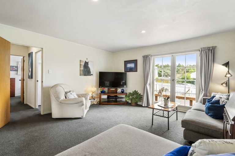Photo of property in 25 Kitewao Street, Northcote, Auckland, 0627