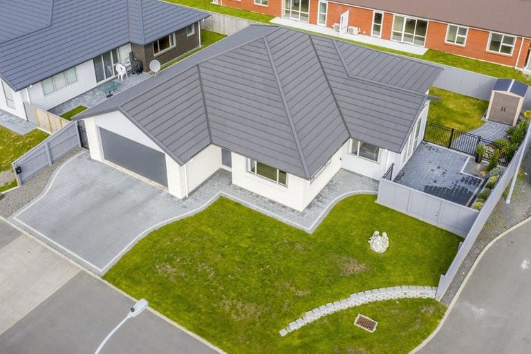 Photo of property in 13 Saint Vincent Way, Waikanae, 5036