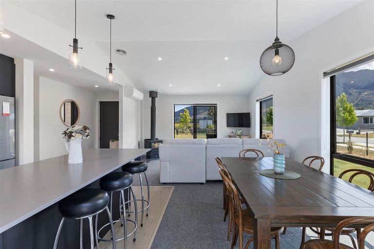 Photo of property in 8 Grandview Road, Lake Hawea, 9382