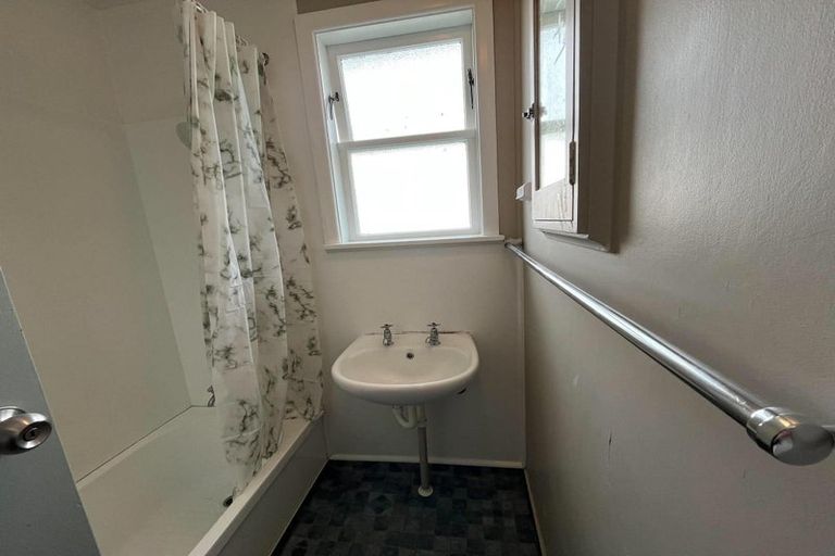 Photo of property in 18 Goldsmith Crescent, Levin, 5510
