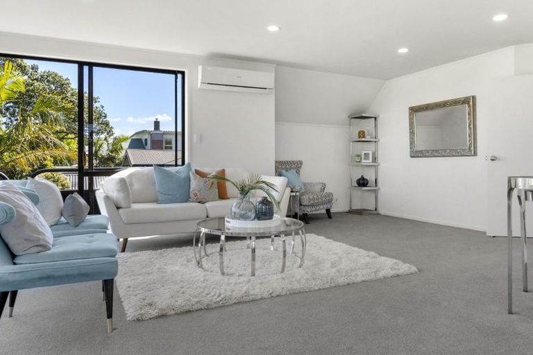 Photo of property in 2/94 Norwood Road, Bayswater, Auckland, 0622