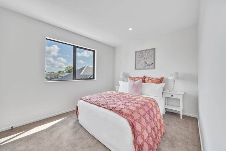 Photo of property in 2/25 Taikata Road, Te Atatu Peninsula, Auckland, 0610