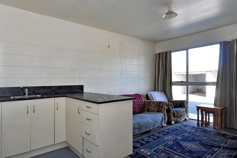 Photo of property in 2/112a Olliviers Road, Phillipstown, Christchurch, 8011