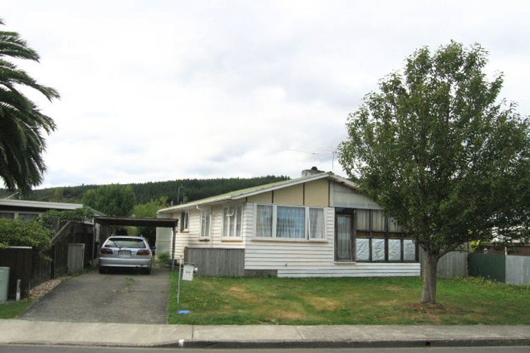 Photo of property in 40 Oregon Drive, Maoribank, Upper Hutt, 5018