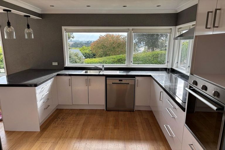 Photo of property in 18 Scenic Heights, Acacia Bay, Taupo, 3330