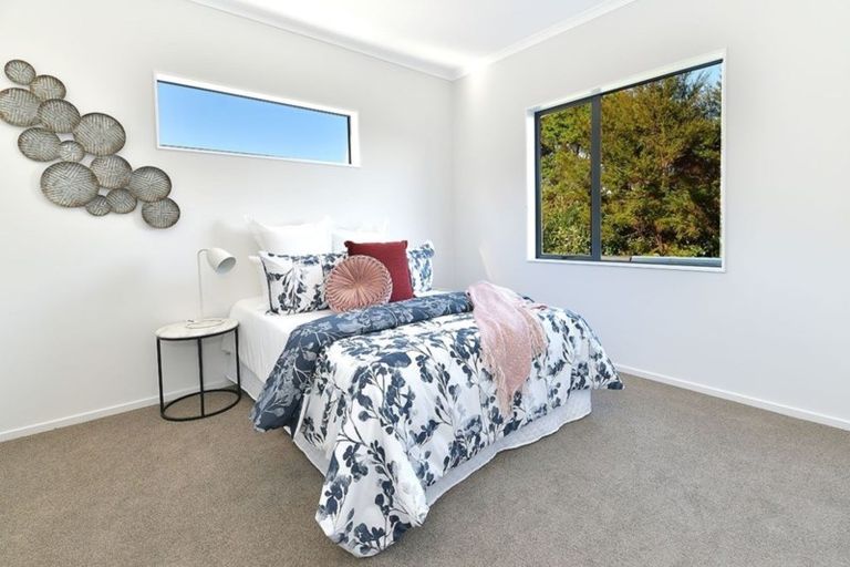Photo of property in 80 Kittiwake Drive, Schnapper Rock, Auckland, 0632