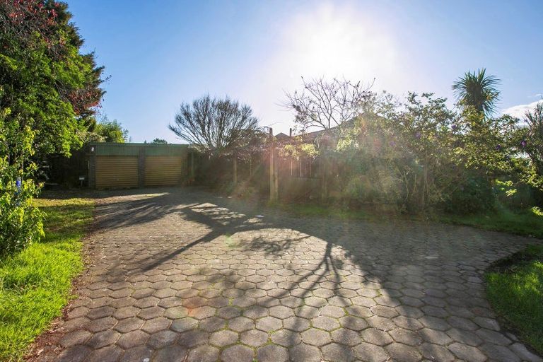 Photo of property in 122 Tawa Road, Kumeu, 0891