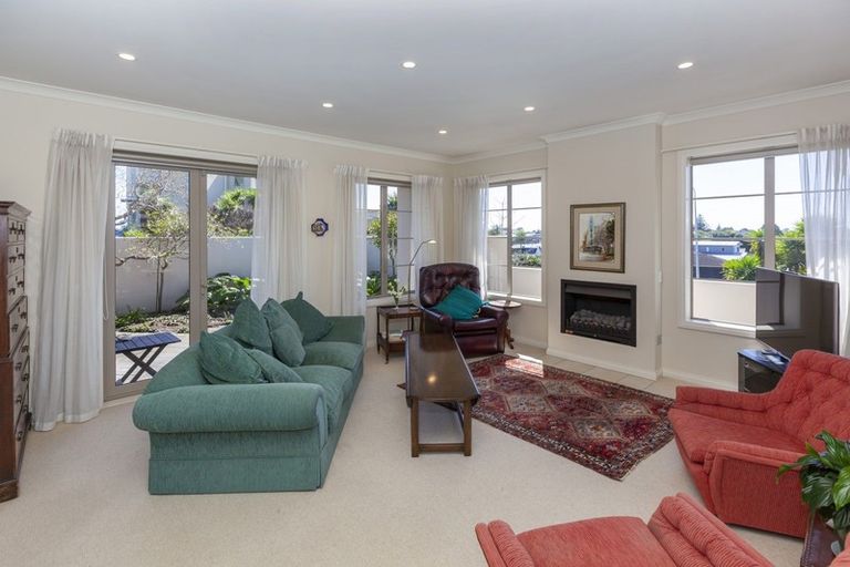 Photo of property in 136 Renown Road, Raumati South, Paraparaumu, 5032