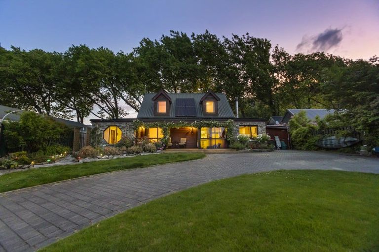 Photo of property in 21 Heuchan Lane, Wanaka, 9305