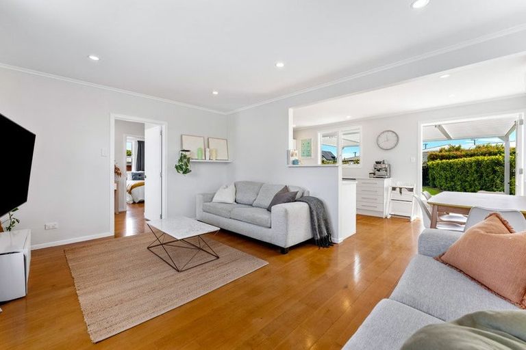 Photo of property in 1/64 Sunnynook Road, Sunnynook, Auckland, 0620