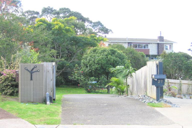 Photo of property in 27 Glenelg Road, Red Beach, 0932