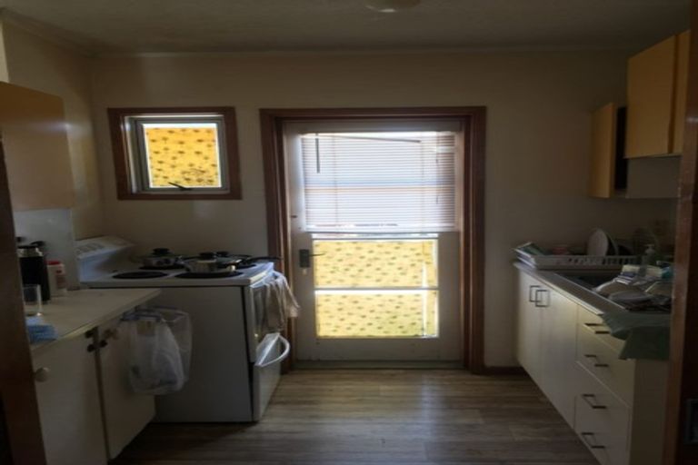 Photo of property in 2/495 Glenfield Road, Glenfield, Auckland, 0629