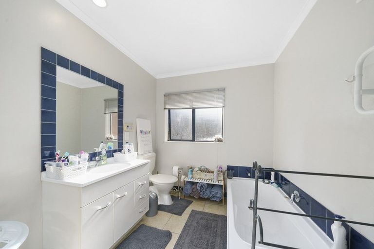 Photo of property in 5 Harry Shaw Way, Raumati South, Paraparaumu, 5032