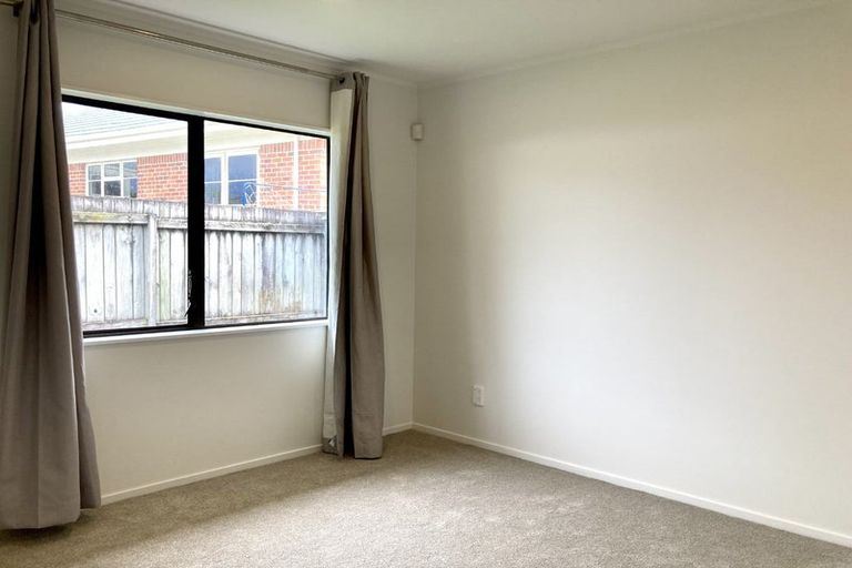 Photo of property in 2/279 Hobsonville Road, Hobsonville, Auckland, 0618