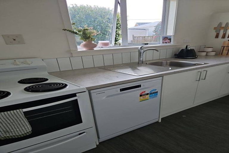 Photo of property in 206 Tukapa Street, Westown, New Plymouth, 4310