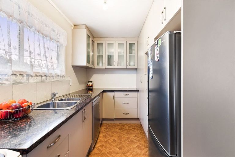 Photo of property in 4 Backhurst Grove, Massey, Auckland, 0614