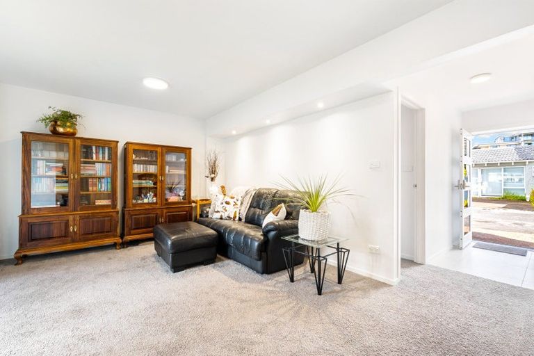 Photo of property in 1/28 Manly Esplanade, Browns Bay, Auckland, 0630