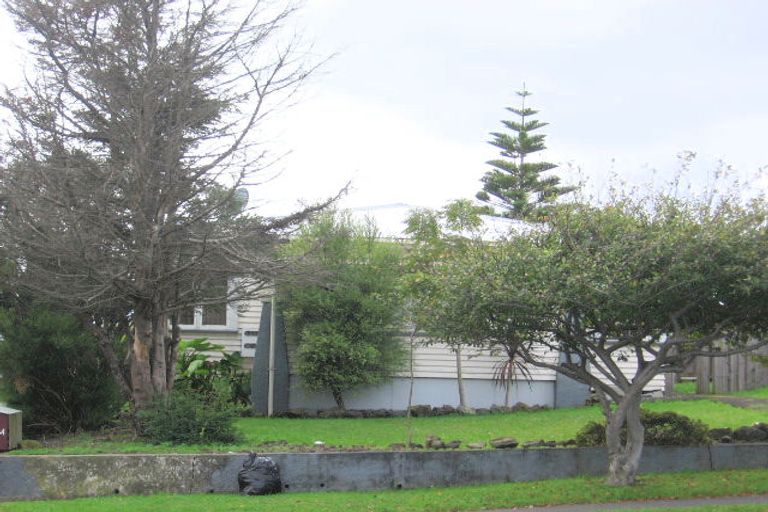 Photo of property in 3/75a West Coast Road, Glen Eden, Auckland, 0602