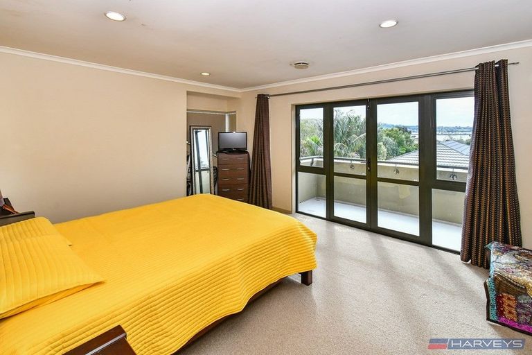 Photo of property in 12 Watervista Place, Mangere Bridge, Auckland, 2022