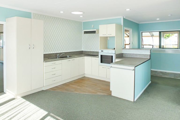 Photo of property in 10 Hennessy Street West, Foxton Beach, Foxton, 4815