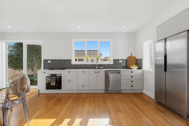 Photo of property in 11 Puriri Avenue, Te Puke, 3119