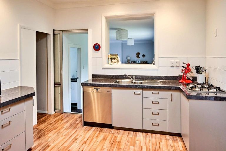 Photo of property in 10 York Street, Moera, Lower Hutt, 5010